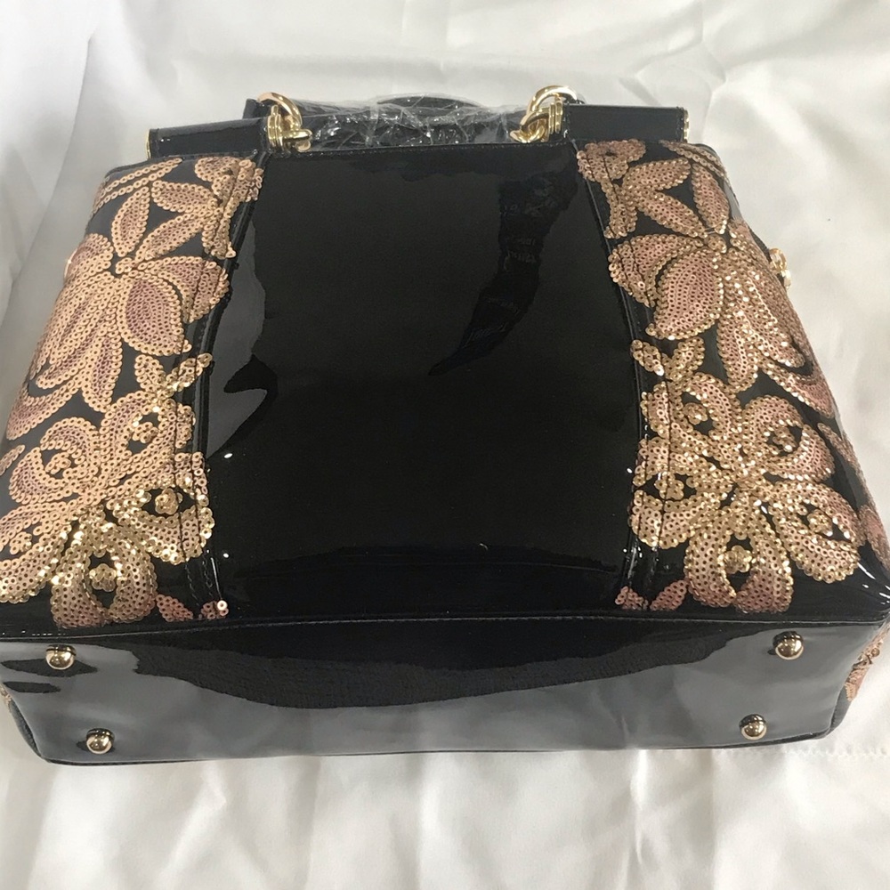Elegant Black and Gold Shoulder Bag